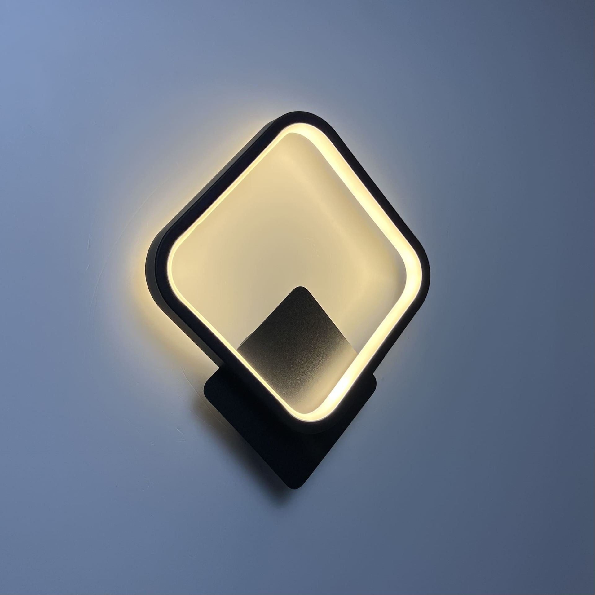 Бра LUMINARIA QUADRO 21W S BLACK CCT (с выключателем)
