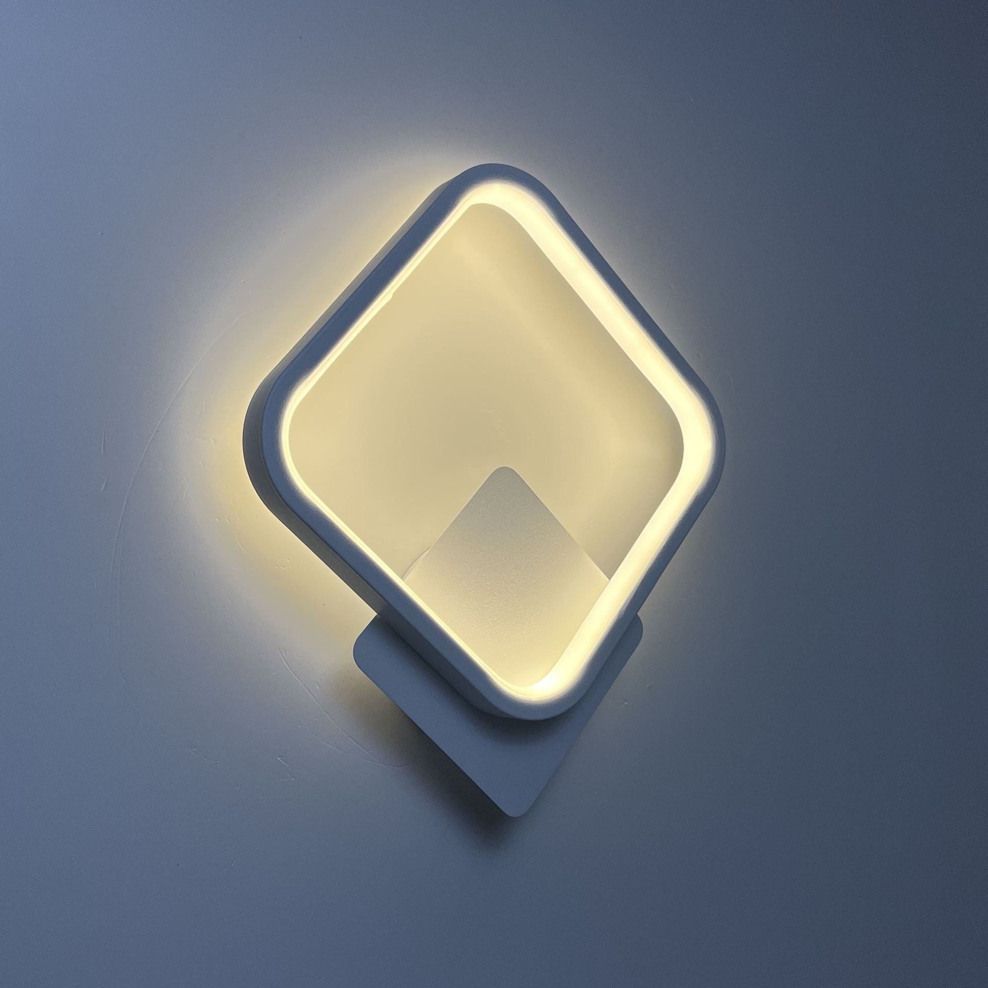 Бра LUMINARIA QUADRO 21W S WHITE CCT (с выключателем)