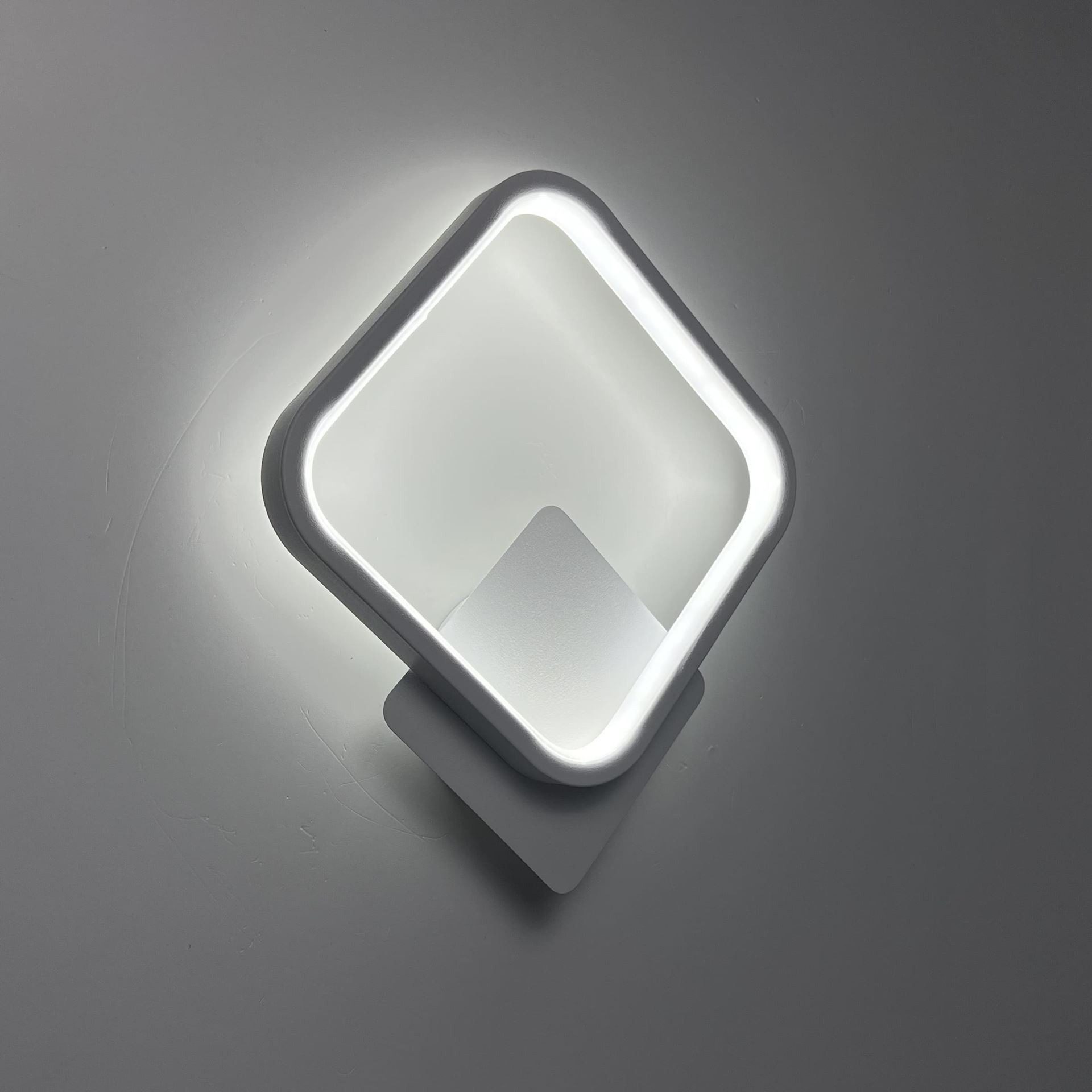 Бра LUMINARIA QUADRO 21W S WHITE CCT (с выключателем)